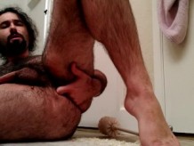 EXTREMO sexo anal con cepillo de baño: oso cachondo se folla su propio agujero hambriento con cepillo de baño hasta el fondo