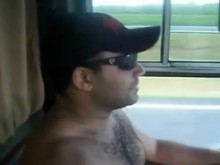 ¡Camionero oso desnudo!